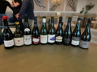 Merci au domaine @cantinasuentu pour l’accueil et @kiccom67 pour la sélection des vins
#cedricbouchard rose de Jeanne, @domainelarogerie, @champagneulyssecollin 
@domaineganevat les grandes teppes vieillles vignes
#thomasbatadiere les noels de Montbenault#
#domaineroulot les Luchets
@cantinasuentu  Terruas
@carlotta_rinaldi tre Tine 2020 💣 
#marcSoyard Hermaïon 2020
#dejeunerentteamis #marmilla #sardaigne